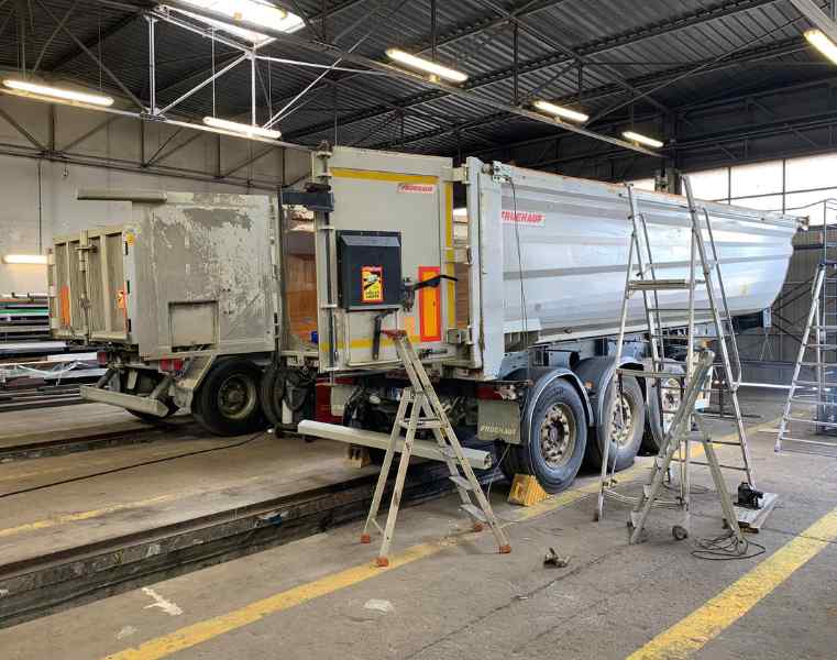 véhicule industriel dans l'atelier de la Carrosserie Lahitte